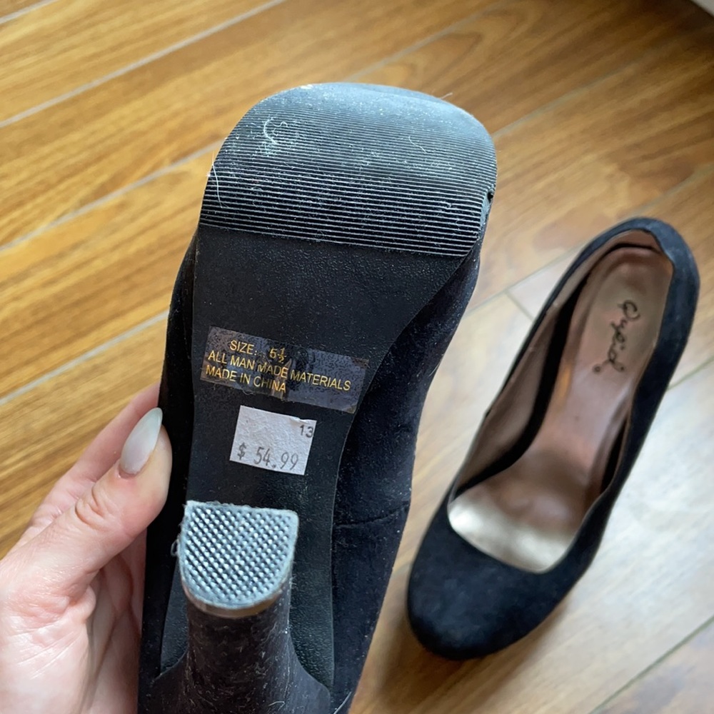 Black heels - Picture 2 of 4